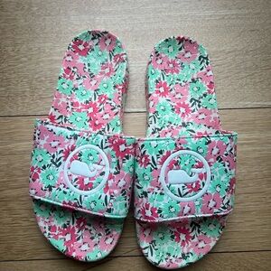 Vineyard Vines Girls Floral Slide Sandals with Whale Logo